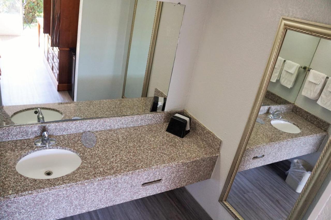 Hotel Elev8 Conroe Luaran gambar