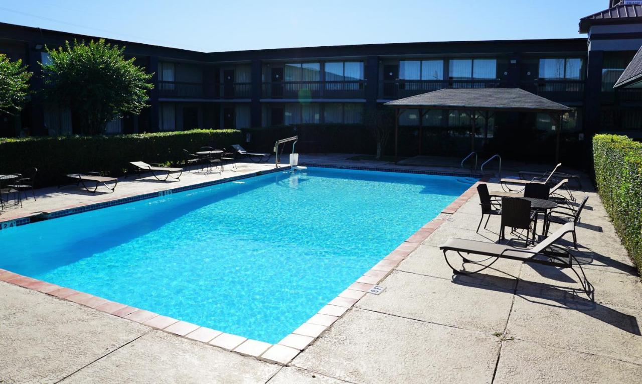 Hotel Elev8 Conroe Luaran gambar