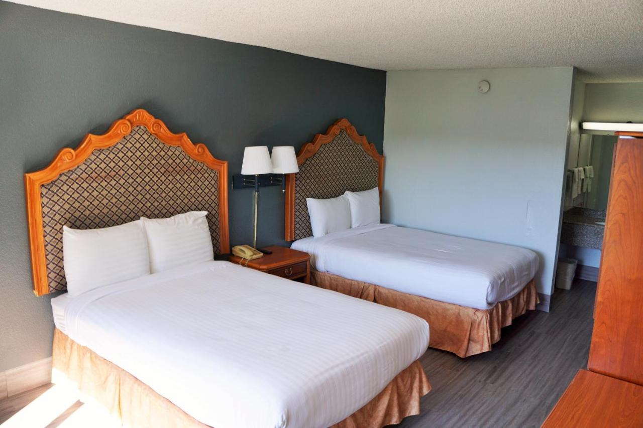 Hotel Elev8 Conroe Luaran gambar