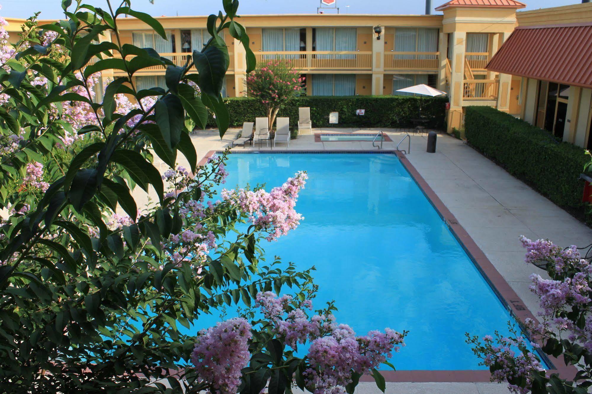 Hotel Elev8 Conroe Luaran gambar